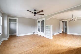 4800 N Bartlett Ave in Whitefish Bay, WI - Building Photo - Building Photo