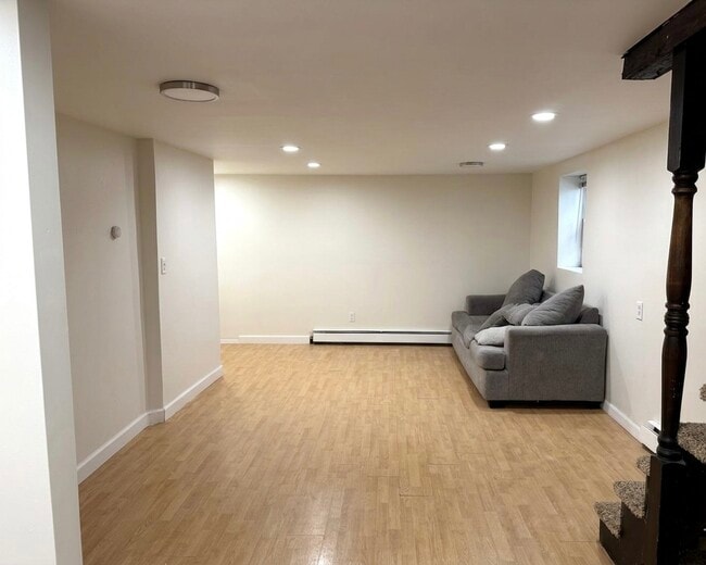 193 E 1st St, Unit 3, Unit 3