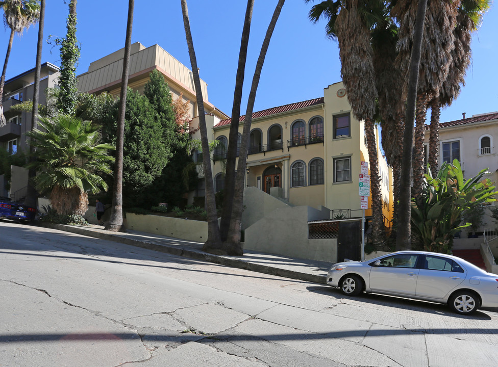 1930 Whitley Ave in Los Angeles, CA - Building Photo