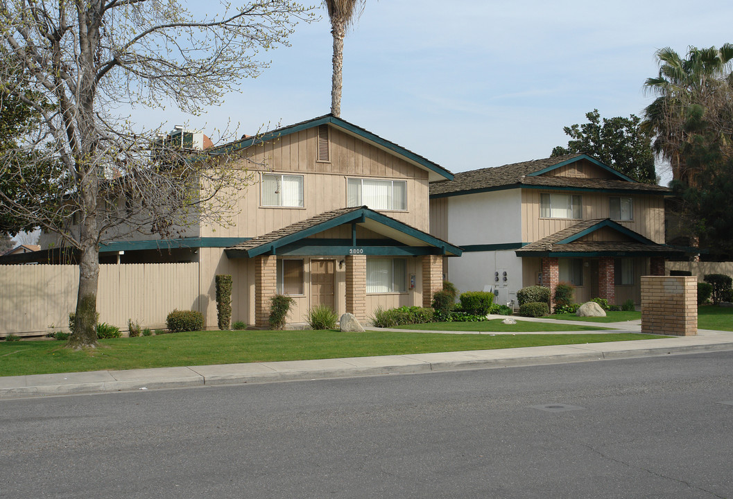 Scotia Town Homes in Bakersfield, CA - Building Photo