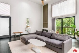 2415 Laurel Pass Ave in Los Angeles, CA - Building Photo - Building Photo