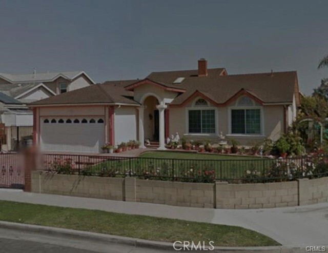 17252 Apel Ln in Huntington Beach, CA - Building Photo