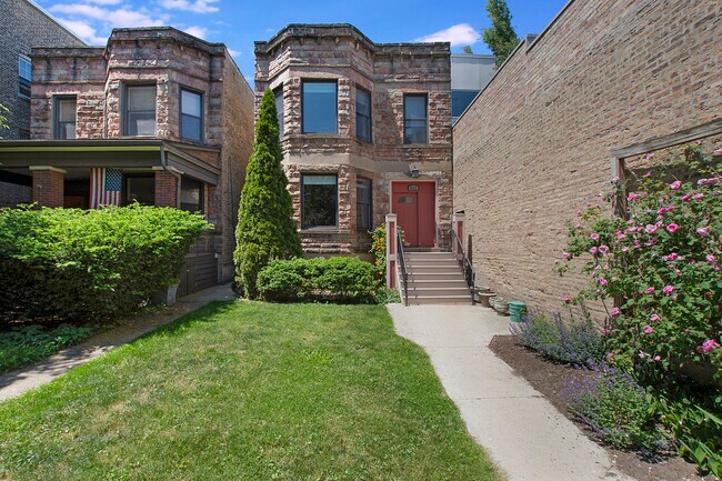 property at 4532 N Damen Ave