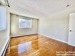 354 Market St, Unit 3 in Boston, MA - Building Photo - Building Photo