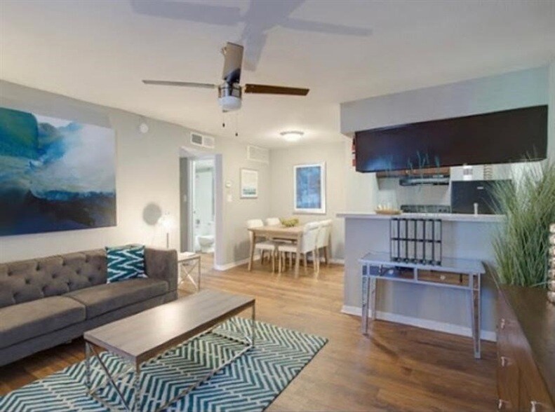 2401 Westridge St, Unit 2-2203 in Houston, TX - Building Photo