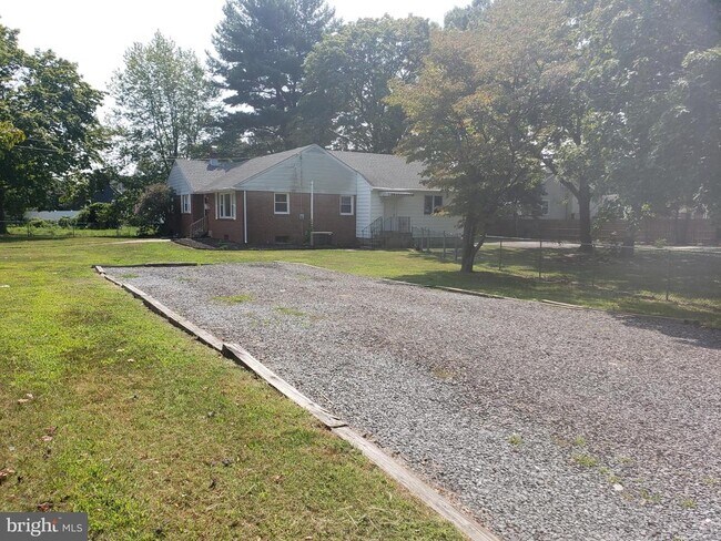 220 Franklin Rd in Glassboro, NJ - Building Photo - Building Photo