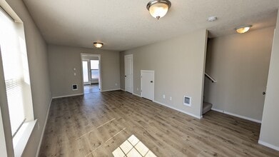 2825 Pacific Ave in Forest Grove, OR - Building Photo - Building Photo