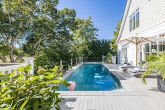 29 Morris Cove Ln in Sag Harbor, NY - Building Photo - Building Photo