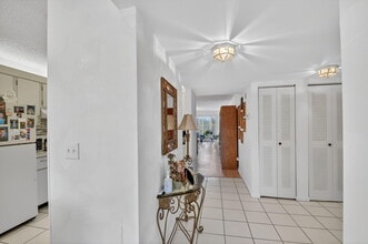 3146 Via Poinciana in Greenacres, FL - Building Photo - Building Photo