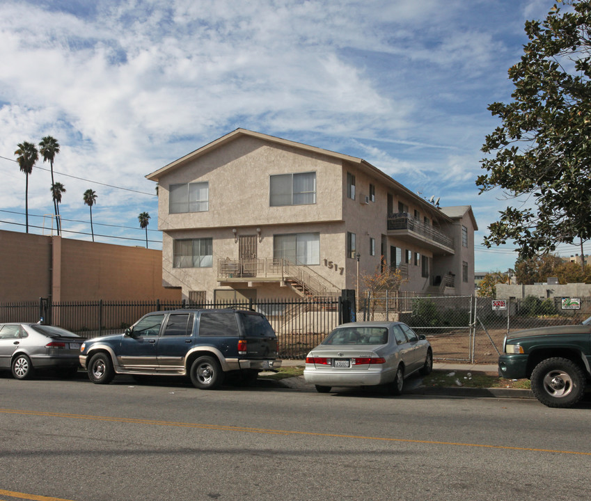 1517 N Hobart Blvd in Los Angeles, CA - Foto de edificio
