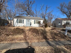 3721 10th Ave Ct in Moline, IL - Building Photo