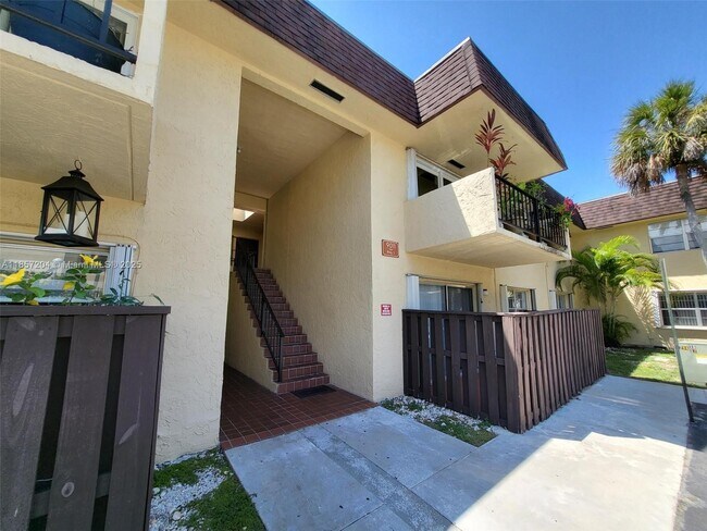 9011 SW 138th St in Miami, FL - Building Photo - Building Photo