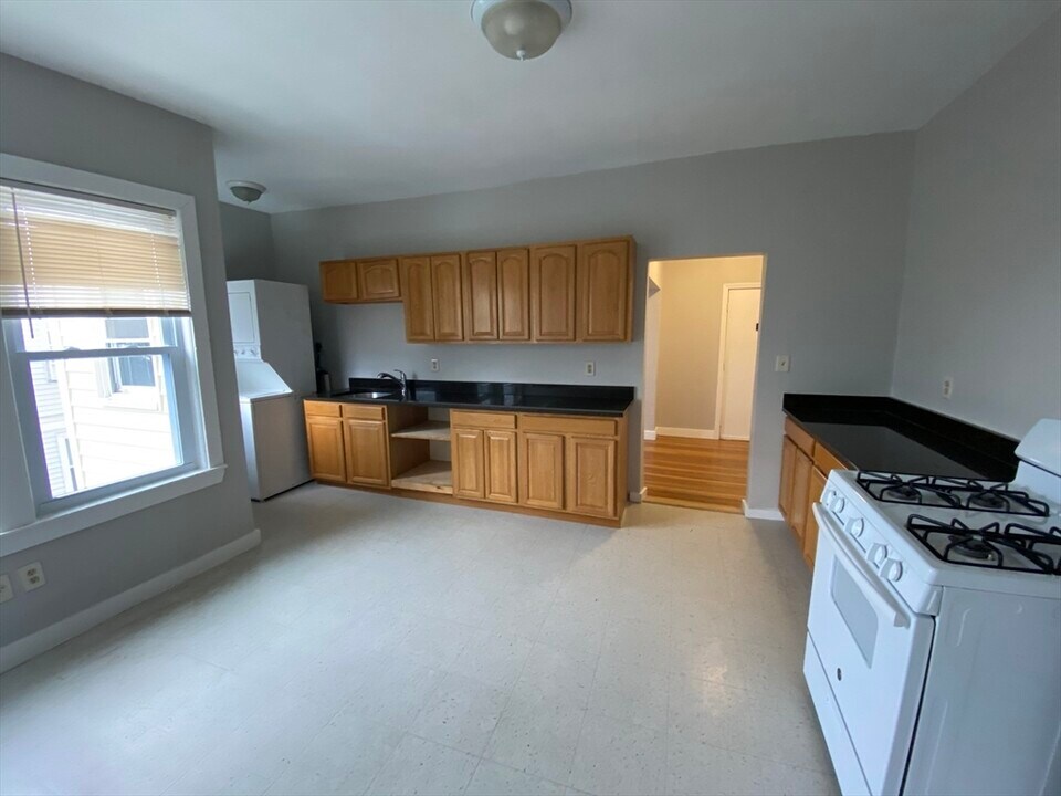 140 Callender St in Boston, MA - Building Photo