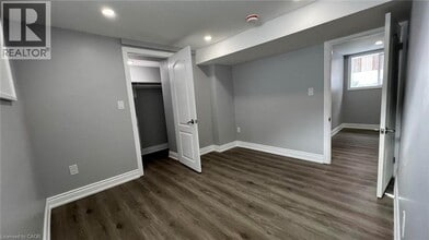 29 Birchcliffe Crescent in Hamilton, ON - Building Photo - Building Photo