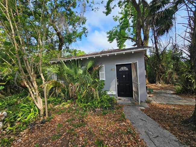 1504 E 99th Ave in Tampa, FL - Foto de edificio - Building Photo