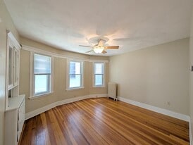 79 Conwell Ave, Unit 1 in Somerville, MA - Building Photo