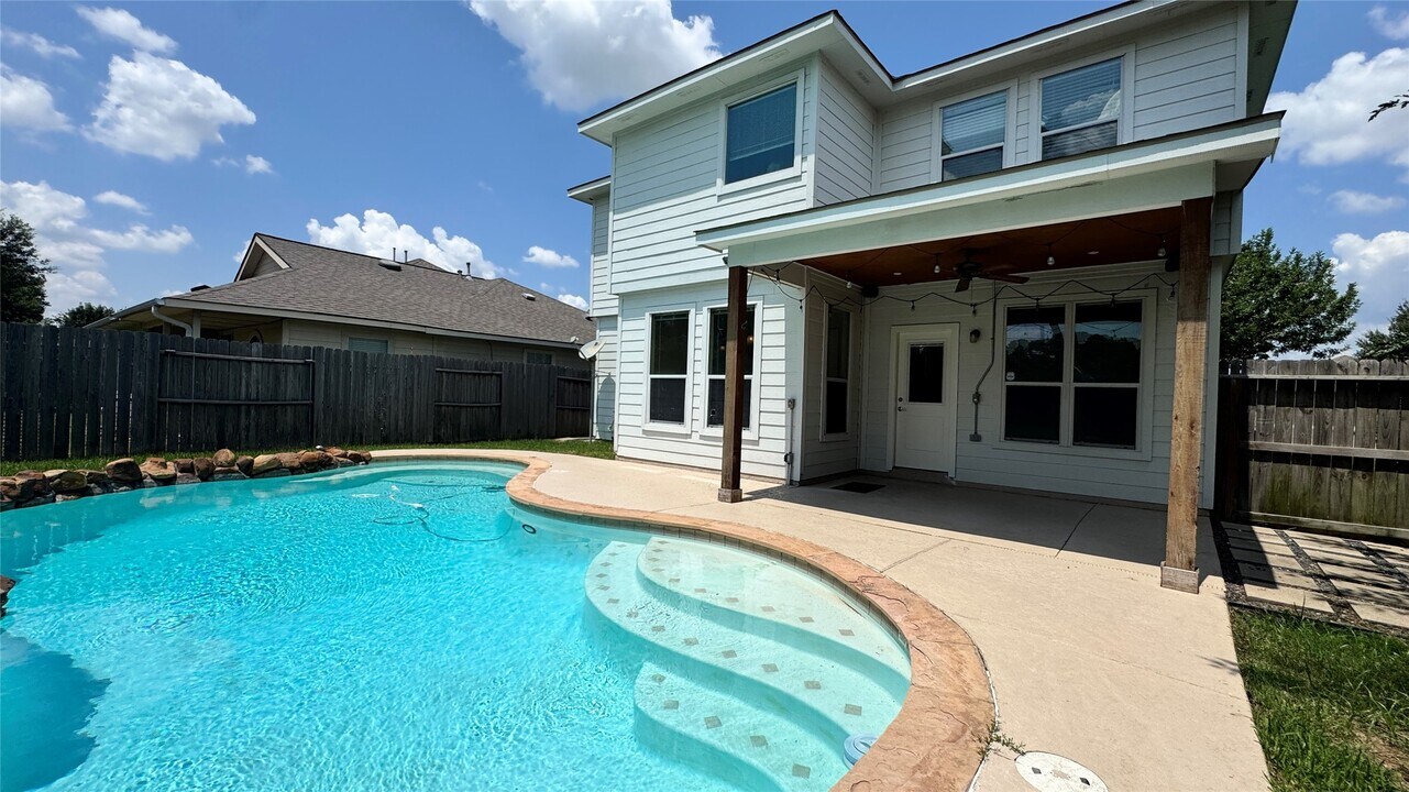 11011 Northam Dr in Tomball, TX - Building Photo