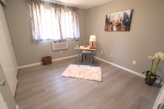 Fairmont Square in Vancouver, WA - Building Photo - Building Photo