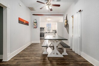 2015 37th St in Galveston, TX - Building Photo - Building Photo