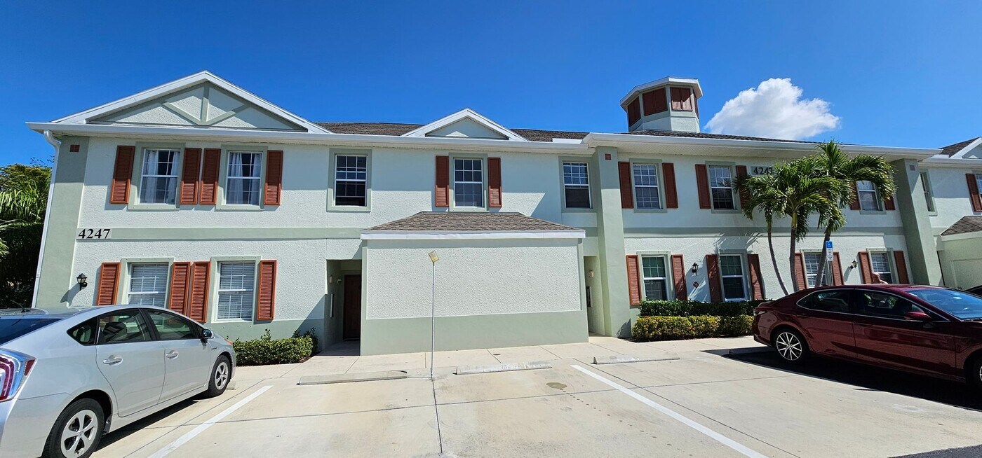 4247 Liron Ave in Ft. Myers, FL - Building Photo