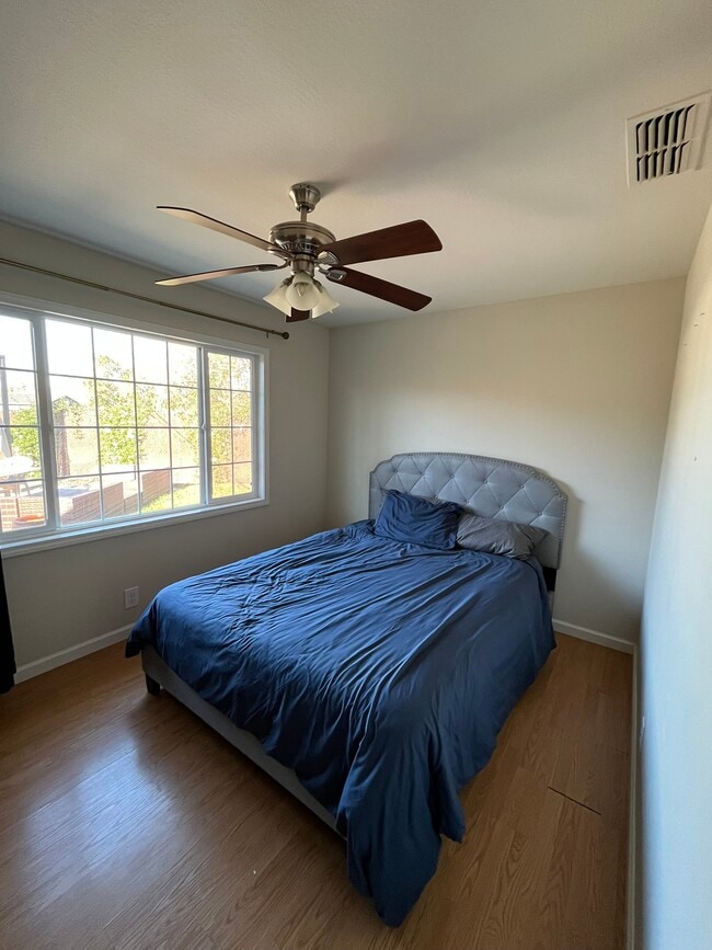 property at 1723 Bowling Green Dr