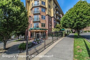 700 E Denny Way in Seattle, WA - Building Photo