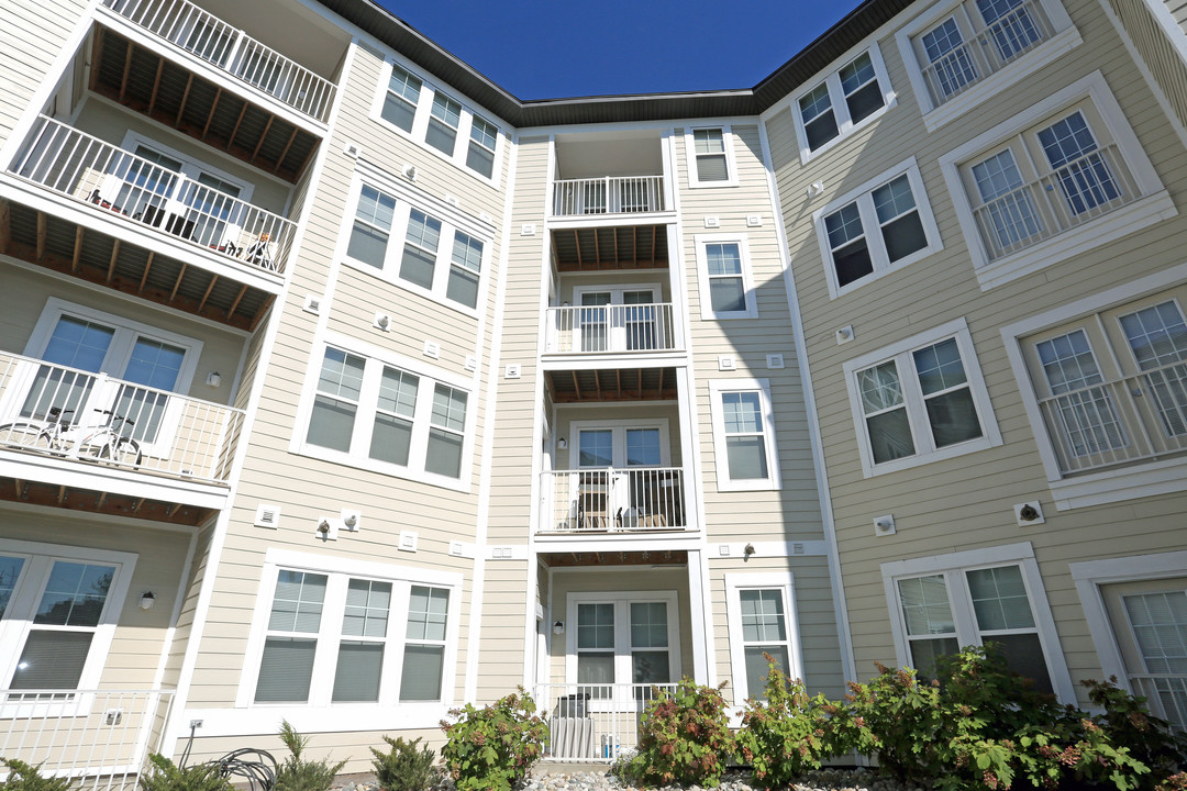 Auburn Square Apartments in Auburn Hills, MI - Building Photo