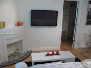 1525 Meridian Ave in Miami Beach, FL - Building Photo - Building Photo