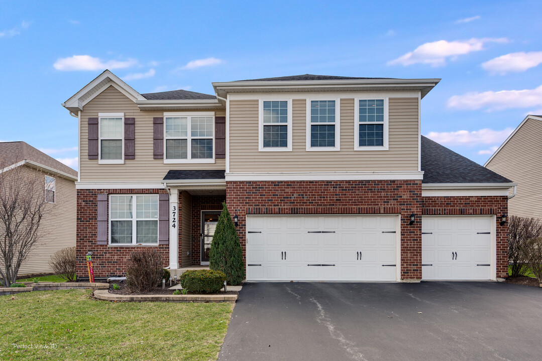 3724 Honey Locust Dr in Naperville, IL - Foto de edificio
