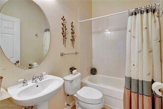 11970 Bramble Cove Dr in Ft. Myers, FL - Foto de edificio - Building Photo