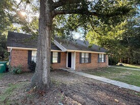 177 Pelham Dr in Leesburg, GA - Building Photo