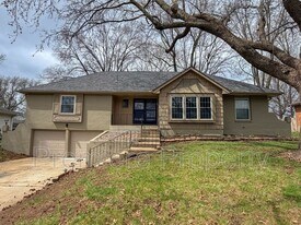 1331 SW Horizon Dr in Blue Springs, MO - Building Photo