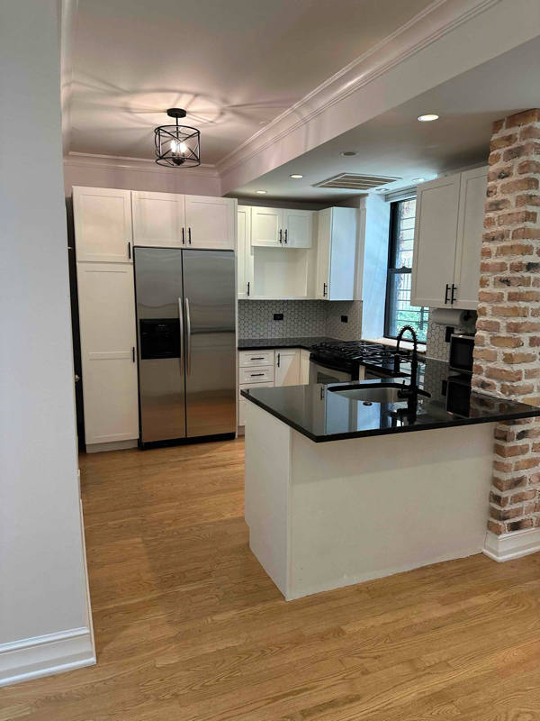 property at 712 W Wellington Ave