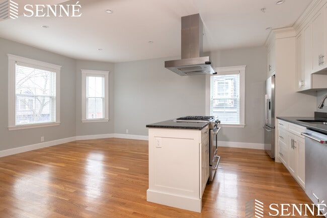 8 Rockingham St, Unit 2 in Cambridge, MA - Building Photo - Building Photo