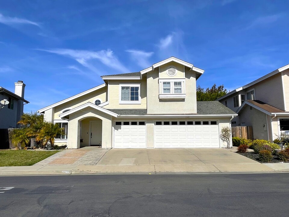 1320 Glen Ellen Ln in Lompoc, CA - Building Photo