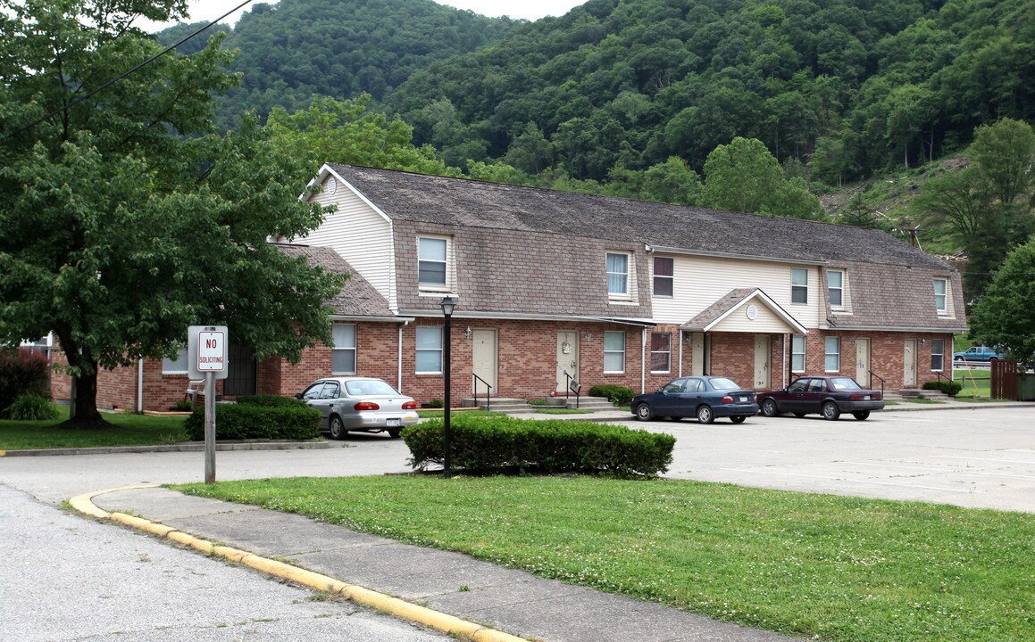 Gertrude Apartments in Montgomery, WV - Building Photo