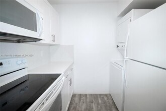 515 NW 100th Pl in Pembroke Pines, FL - Building Photo - Building Photo