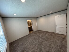10 Grant St in West Branch, IA - Building Photo - Building Photo