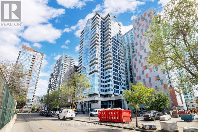 property at 160-160 George St