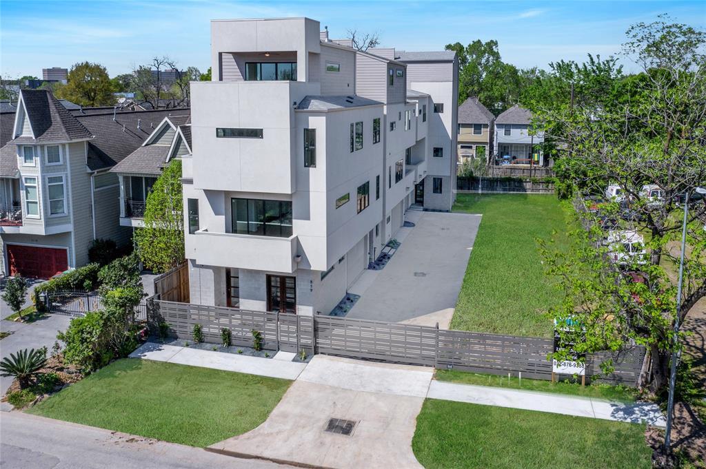 817 W 17th St in Houston, TX - Building Photo