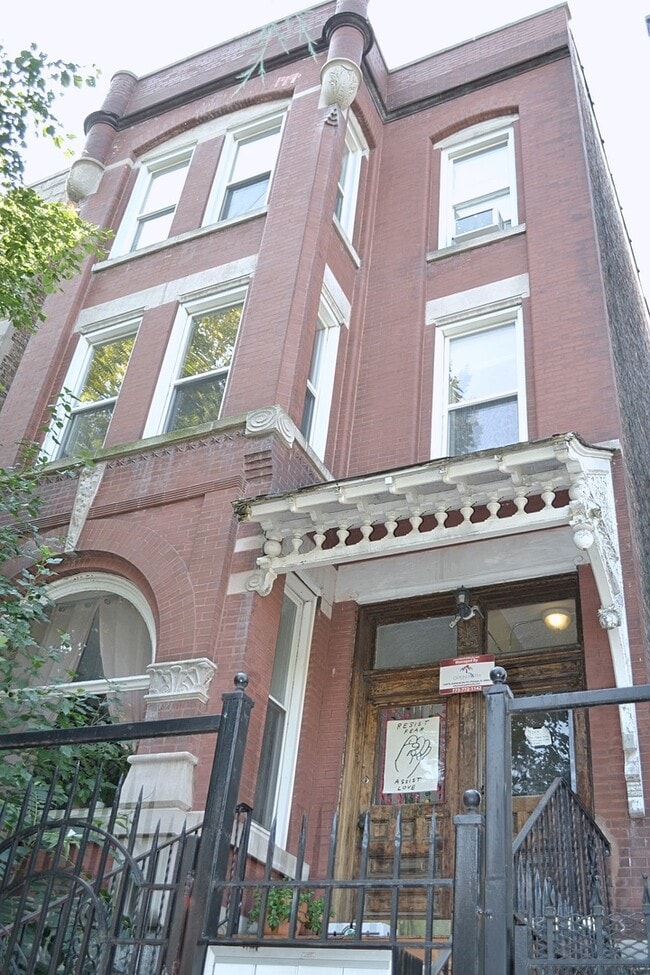property at 1448 N Maplewood Ave