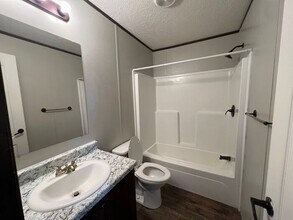 75 John Pride Ln in Manhattan, KS - Building Photo - Building Photo