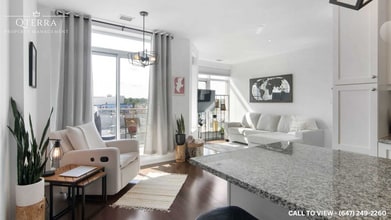 15277 Yonge St in Aurora, ON - Building Photo - Building Photo