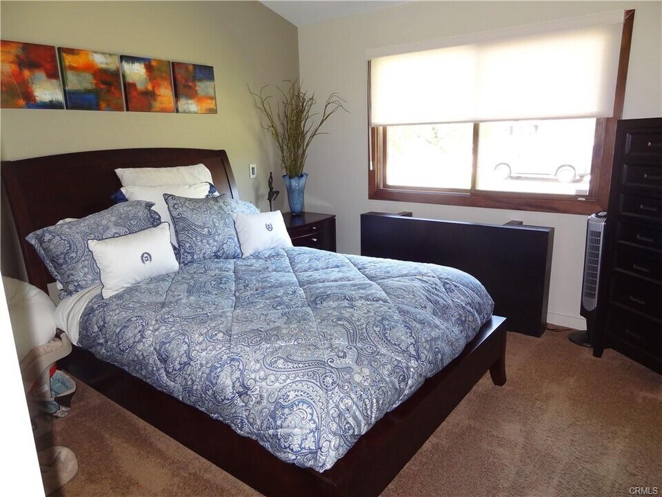 5760 Ostin Ave in Los Angeles, CA - Building Photo