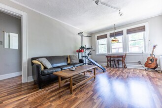 823 Laurel Ave, Unit Right in St. Paul, MN - Building Photo - Building Photo