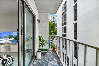1225 West Ave in Miami Beach, FL - Building Photo - Building Photo