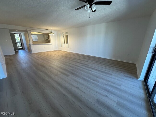 9395 Pennsylvania Ave in Bonita Springs, FL - Building Photo - Building Photo