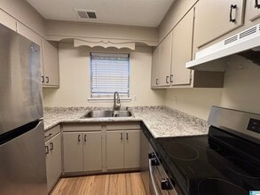 2053 Montreat Cir in Vestavia Hills, AL - Building Photo - Building Photo