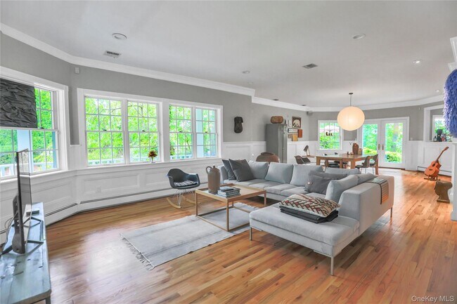 8 Mill River Rd in East Setauket, NY - Building Photo - Building Photo