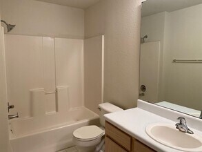 5455 Vineland Rd in Orlando, FL - Building Photo - Building Photo